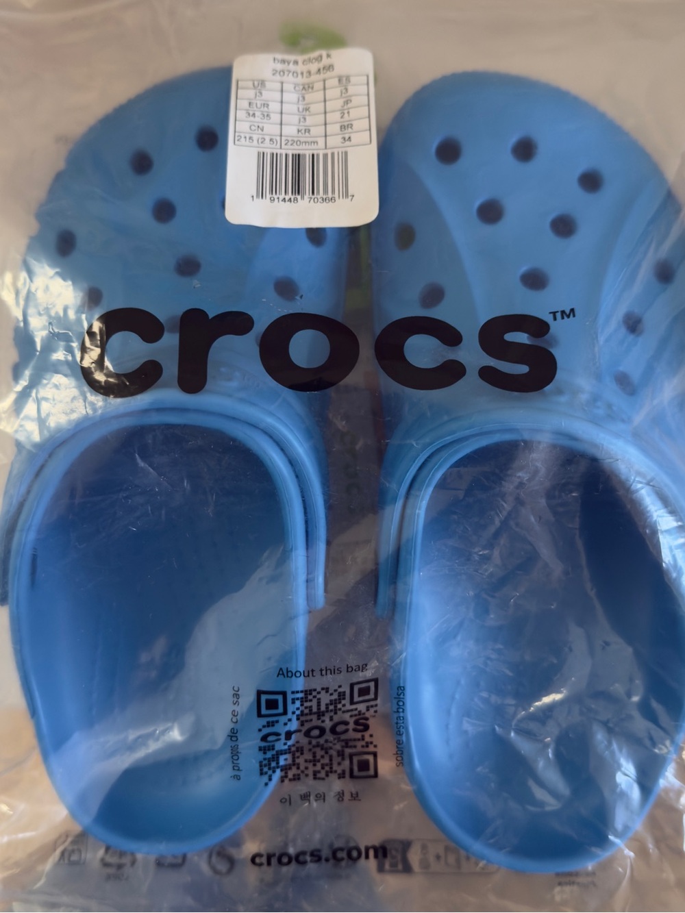 CROCS Kids Clog in Bright Blue Baya Clog size J3